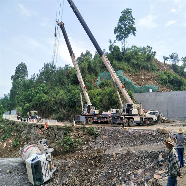 文教镇汽车掉沟里叫吊车救援要多少钱